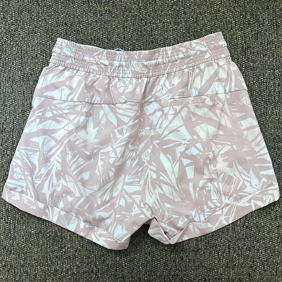 Lululemon Spring Break Away Short - Picture 4 of 5